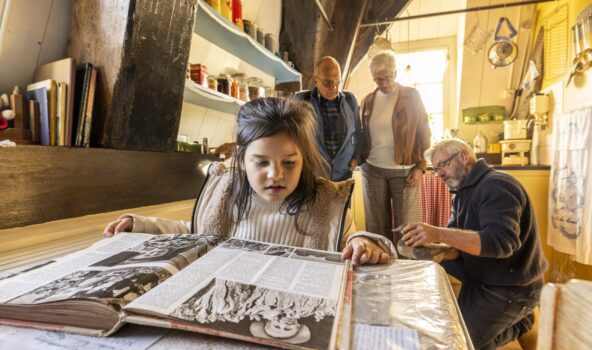 Kind boek lezen Museummolen Blokweer