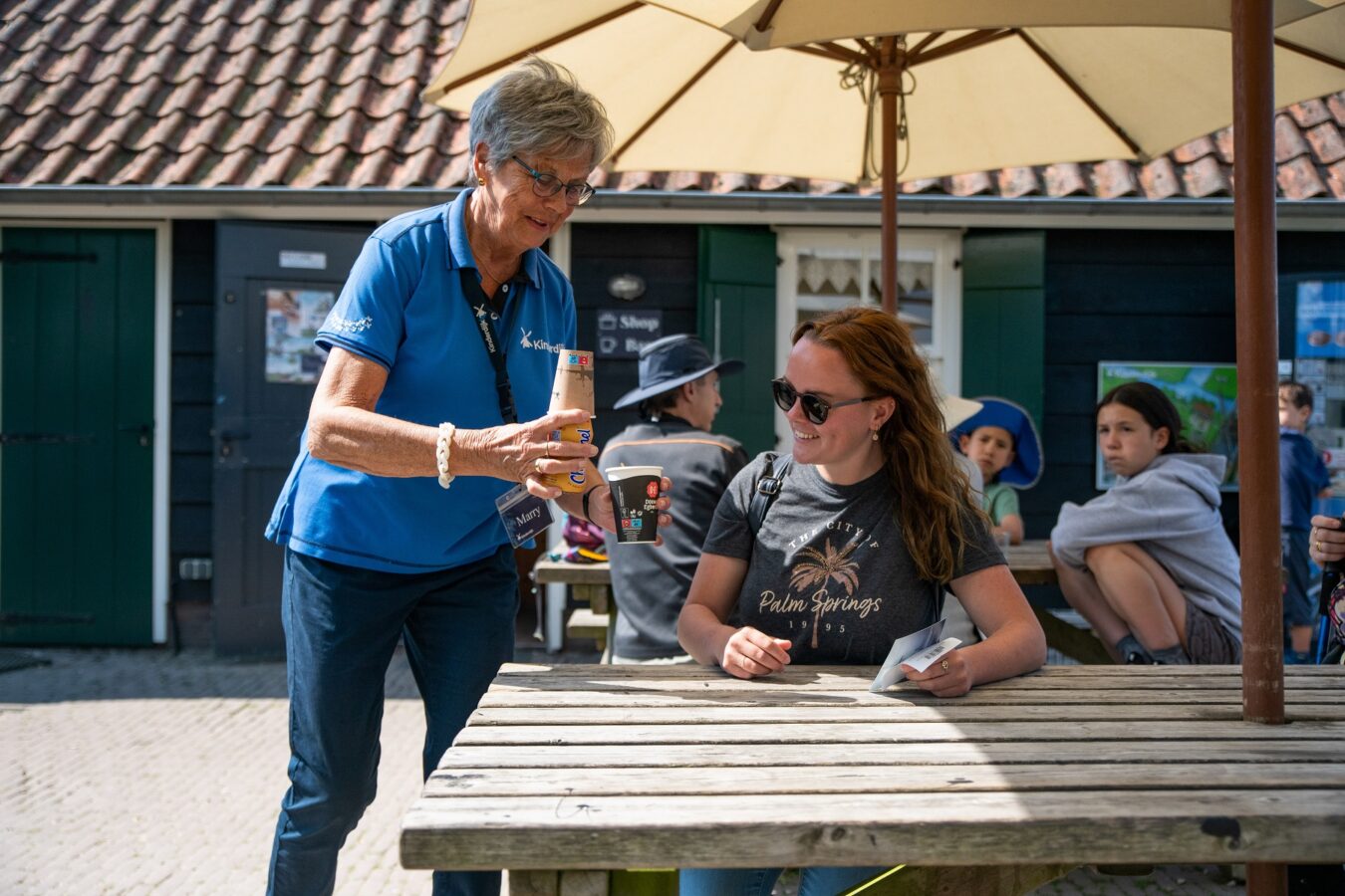 Vrijwilliger klein café Museummolen Blokweer