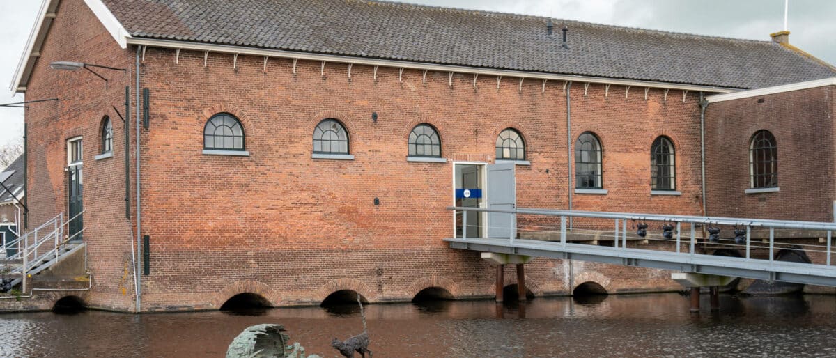 Wiegje van Beatrijs in het water bij het Wisboomgemaal