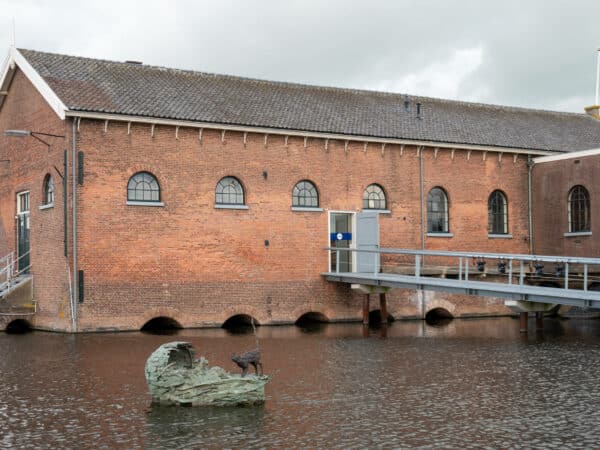 Wiegje van Beatrijs in het water bij het Wisboomgemaal