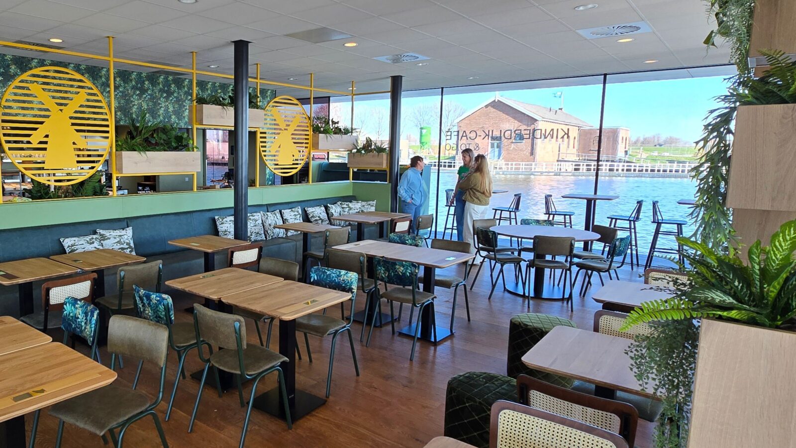 Nieuwe interieur in het Kinderdijk-café
